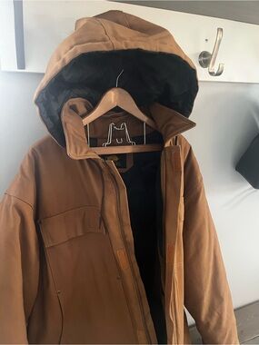 Men’s XXL Oxgear outdoor work coat. Lined with hood, inside pockets. Worn once.